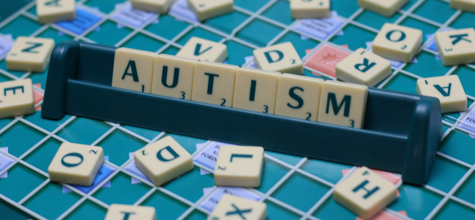 Дали моето дете е аутистично – симптоми и третман